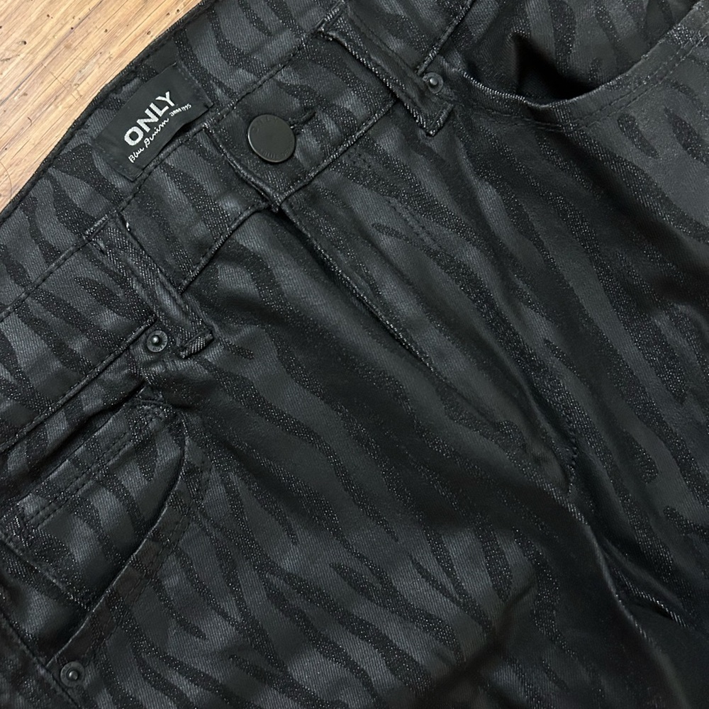 Leather Skini mini goth tiger!